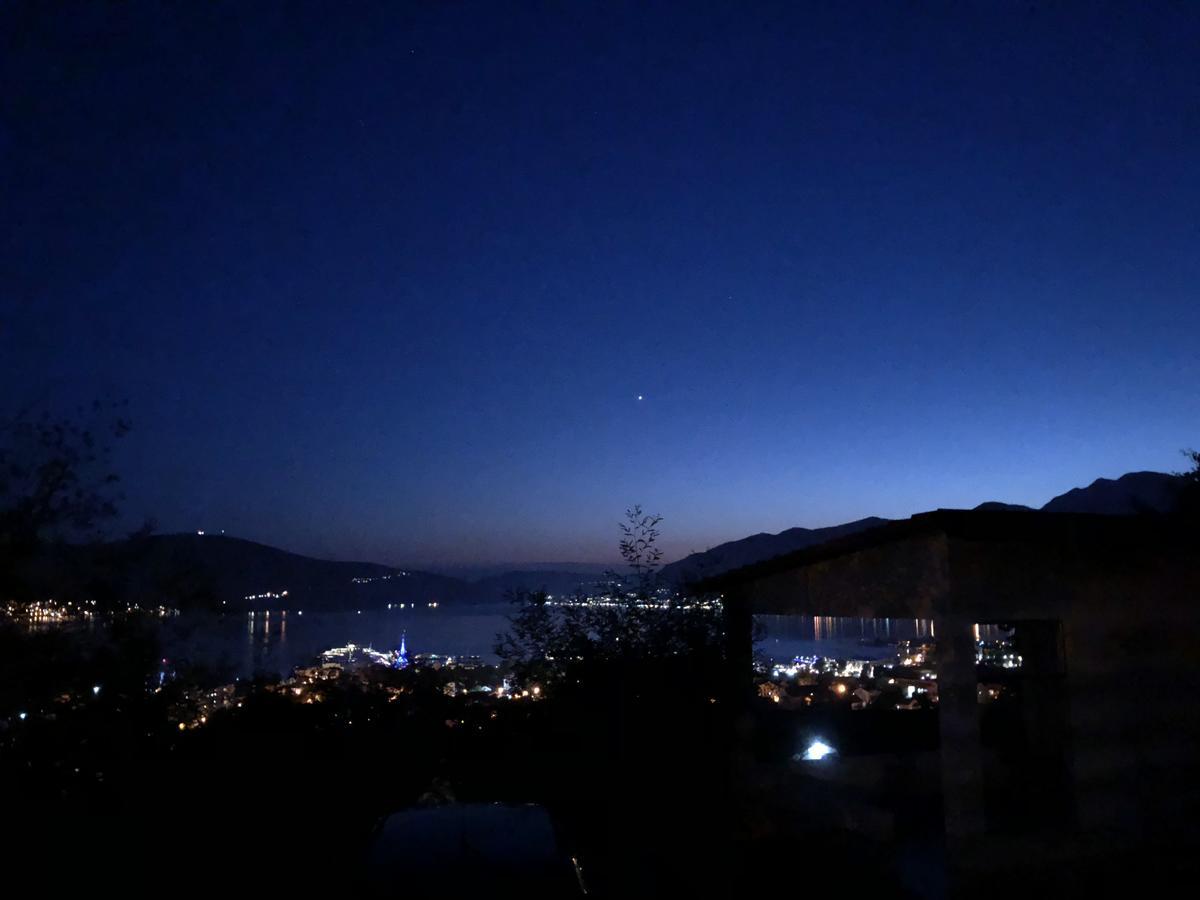 Holiday Home Nives Tivat Luaran gambar