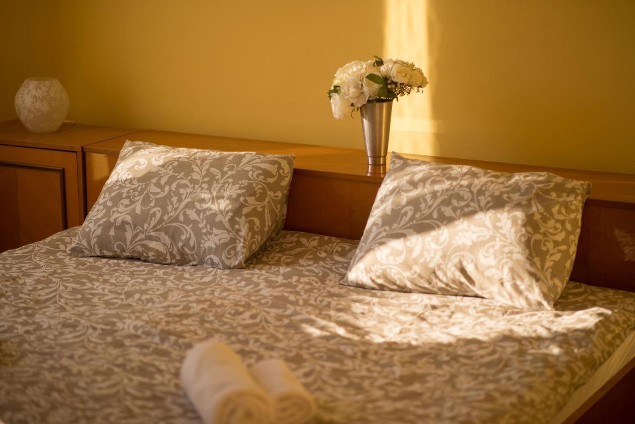 Holiday Home Nives Tivat Luaran gambar