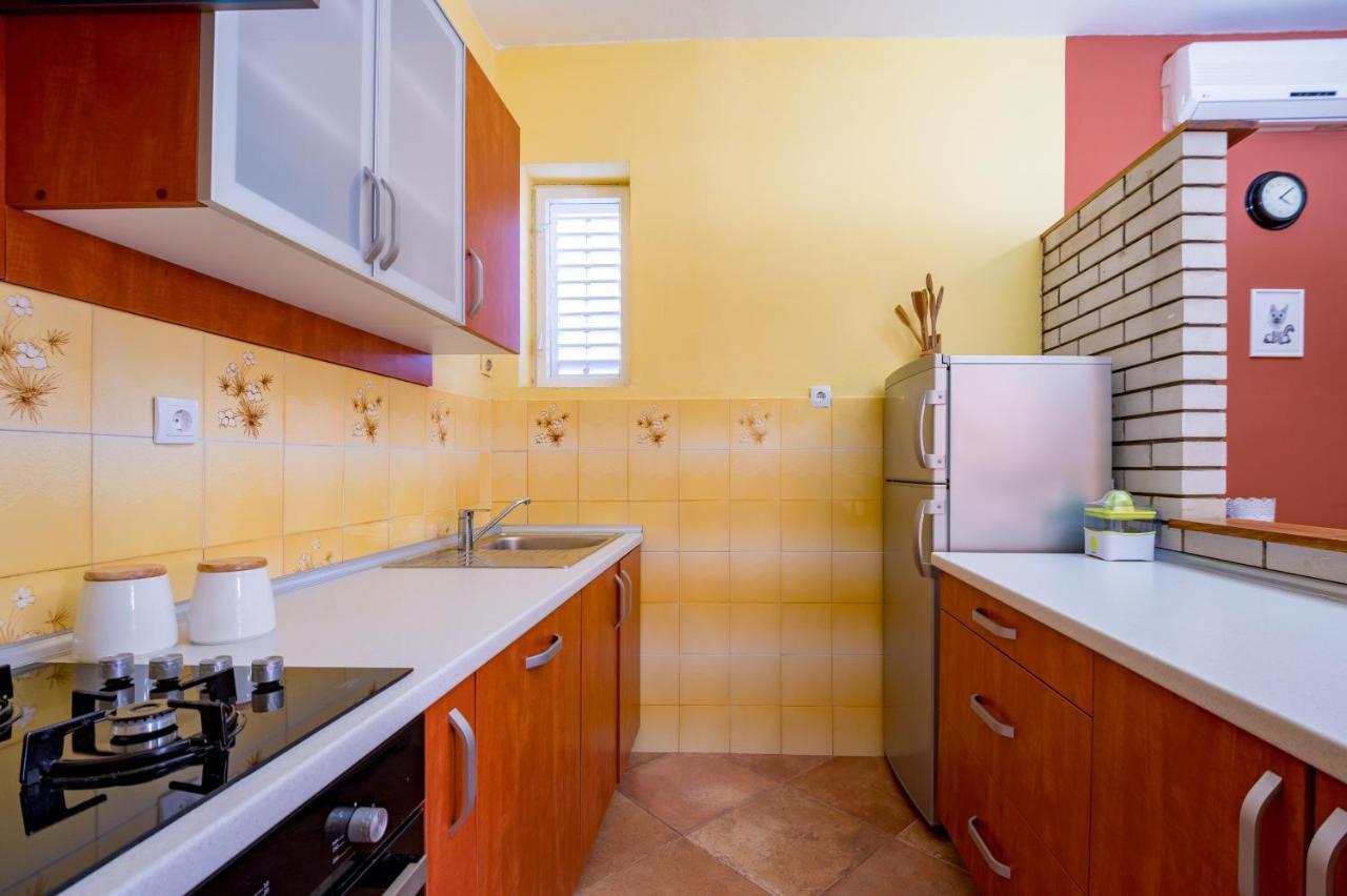 Holiday Home Nives Tivat Luaran gambar
