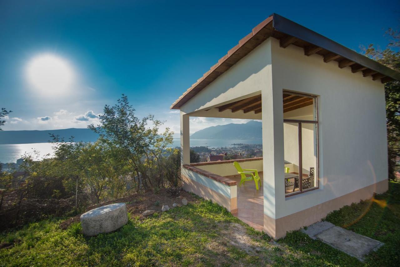Holiday Home Nives Tivat Luaran gambar
